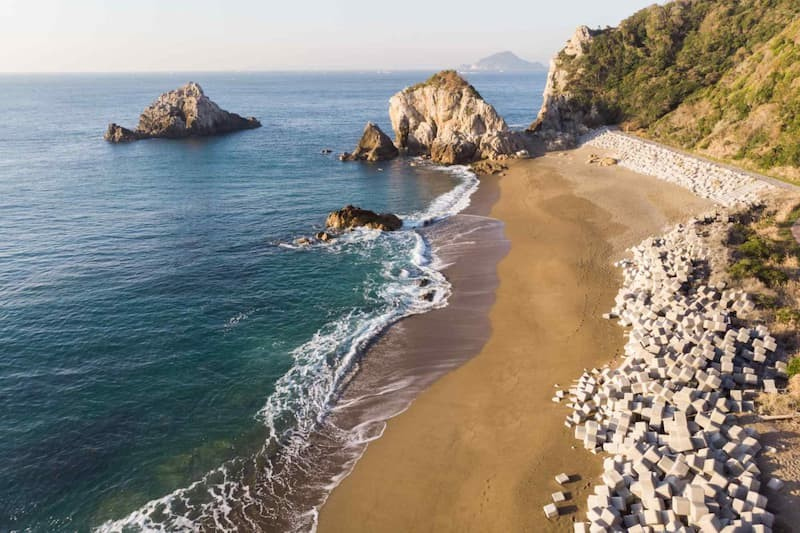 日出の石門（ひいのせきもん）