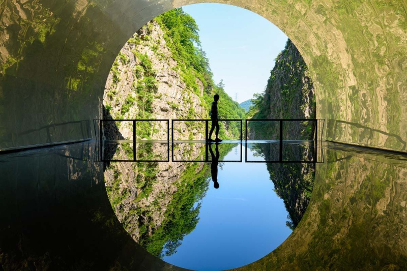 リフレクションが美しい絶景スポット10選！鏡面反射する幻想的な