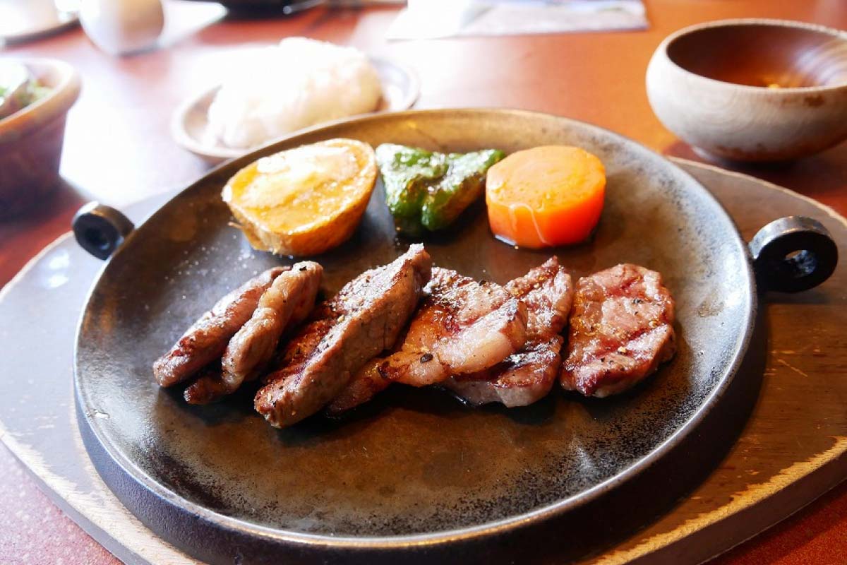 ベトナムのカオラウは日本の「伊勢うどん」がルーツ
