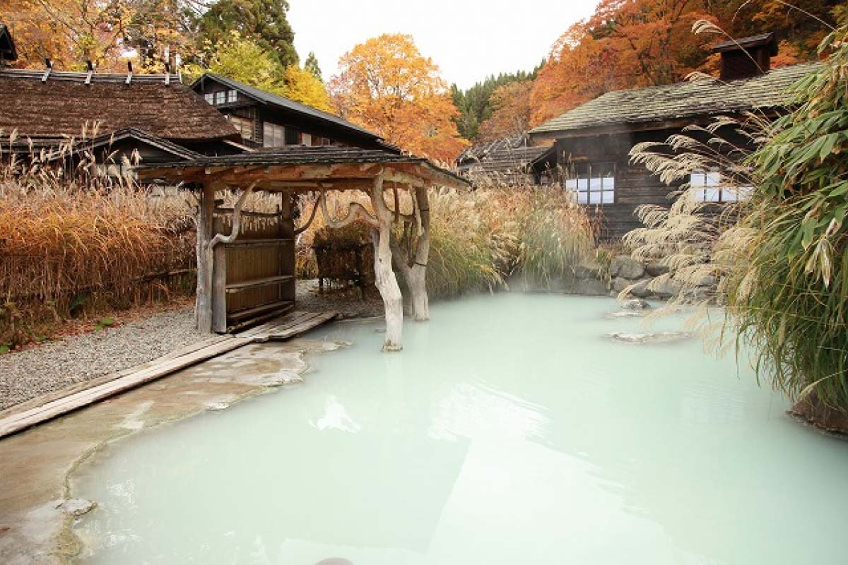 目で見る日本の温泉 Shocking] Tourists drop from 1.5 million to under 300,000