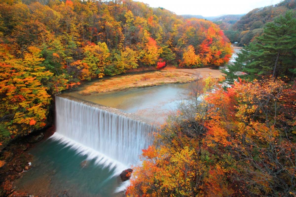 2024年】秋の10月に見頃を迎える、おすすめの紅葉絶景スポット10選