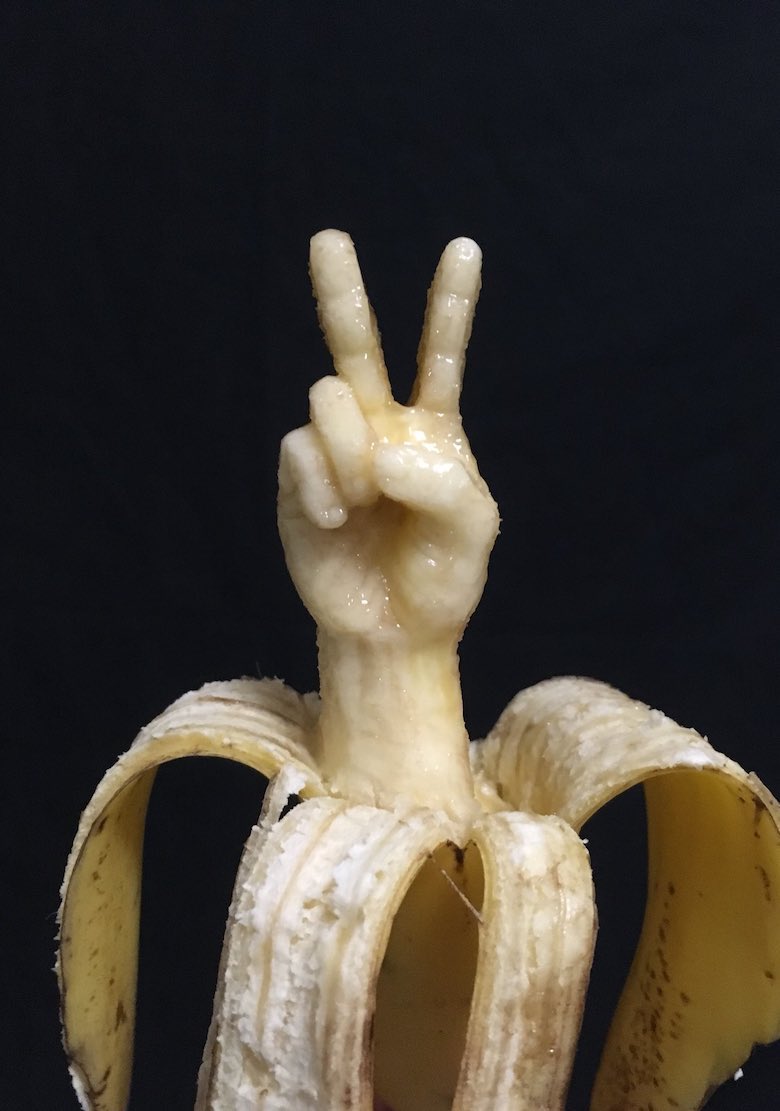 Amazing bananas with expressions carved by Keisuke Yamada, a