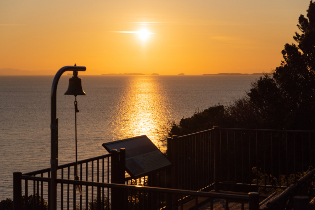 朝日が輝く丘 夕日が彩る丘
